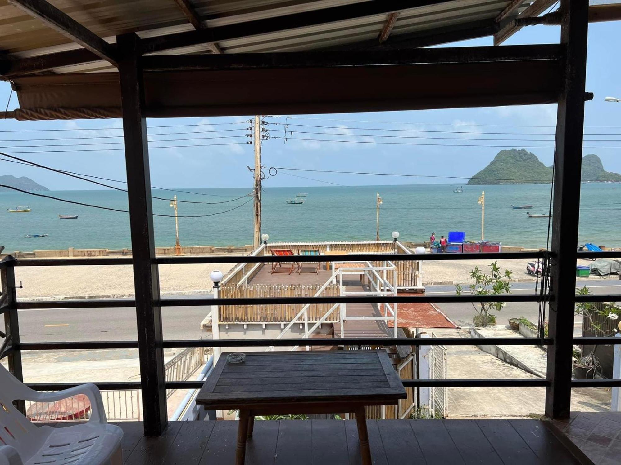 쁘라쭈압키리칸 Grandmabalcony B&B 외부 사진